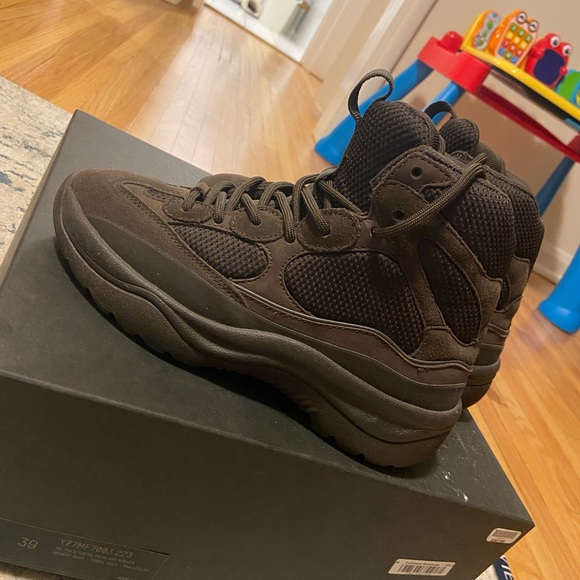 adidas Yeezy Desert Boot
Oil - Picture 5 of 5